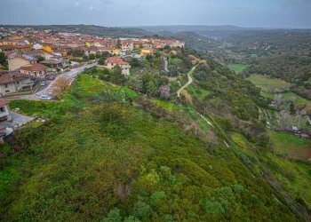 Vista delle montagne - Terreno edificabile Via Don San Deramo
 
snc, Usini - foto 12