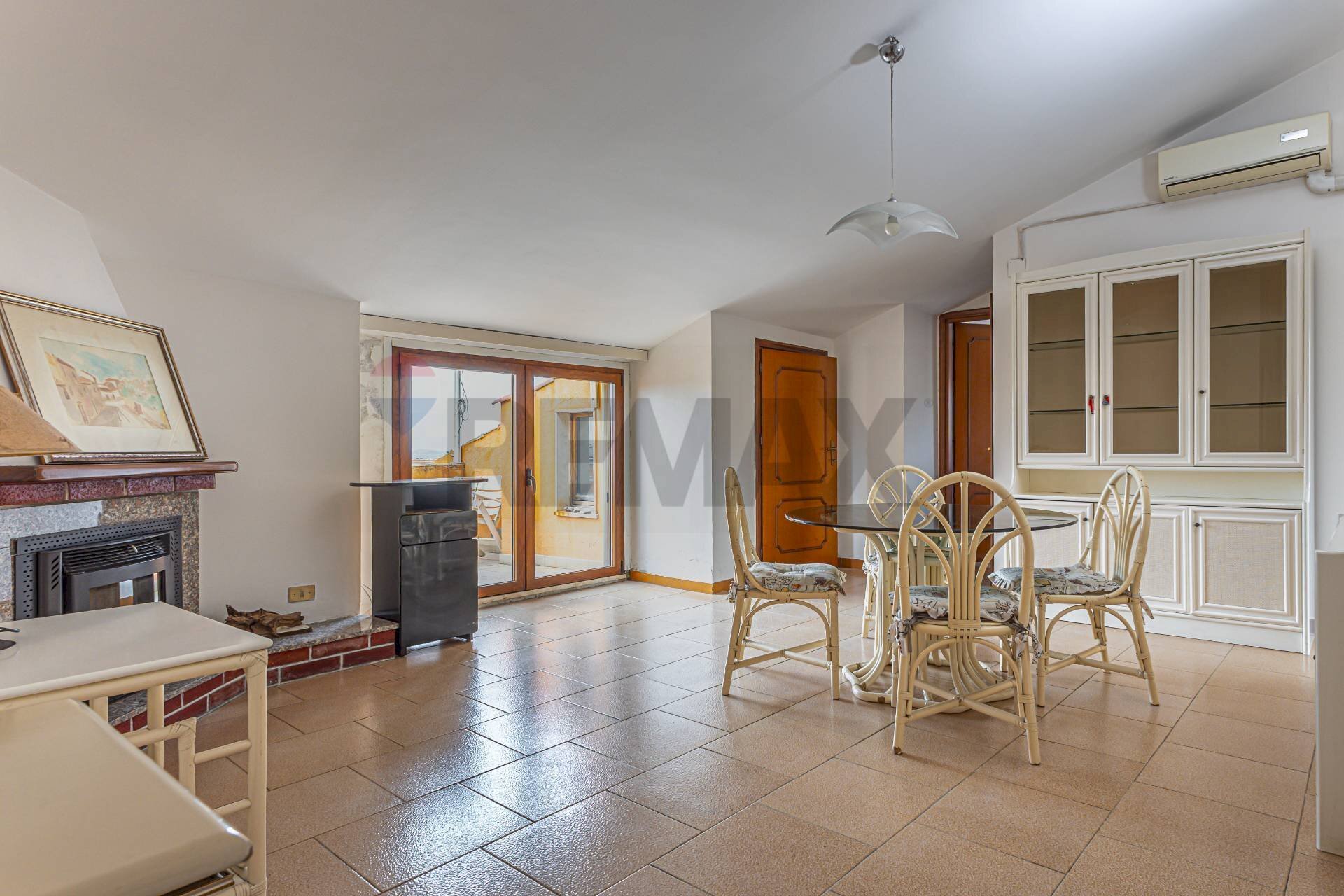 Sala da pranzo - Three-room apartment Via Fratelli Vivaldi
 
22, Sassari - photo 1