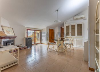 Sala da pranzo - Trilocale Via Fratelli Vivaldi
 
22, Sassari - foto 21