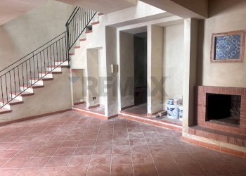 Scale - Casa indipendente VIA SAN MICHELE
 
18, Altavilla Milicia - foto 1