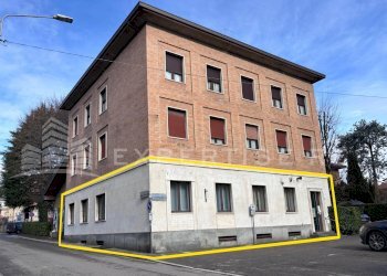 Foto 1 - Locale Commerciale Piazza XX settembre
 
3, Cermenate - foto 1