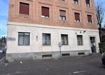 Foto 2 - Locale Commerciale Piazza XX settembre
 
3, Cermenate - foto 2