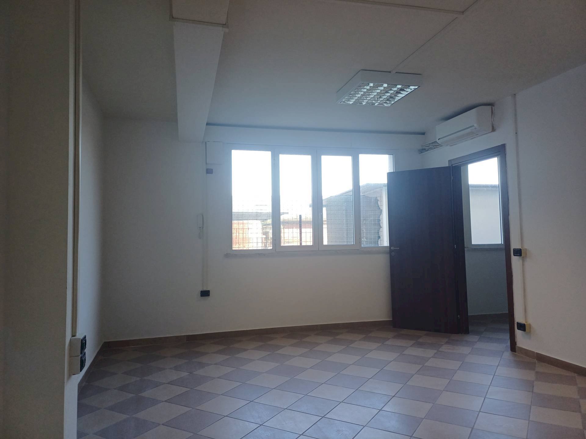 Foto 3 - Ufficio via lenin
 
-, San Giuliano Terme - foto 3