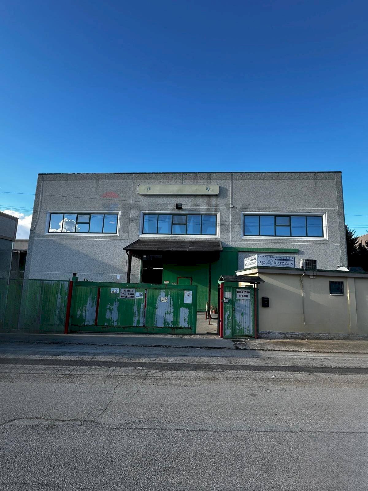 Edificio all\'aperto - Capannone Via Maestri del Lavoro
 
7, Collecorvino - foto 3