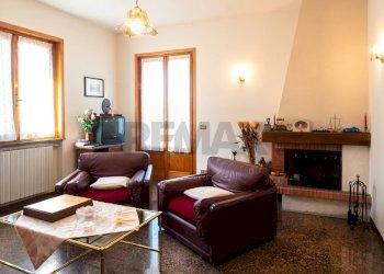 Soggiorno - Casa indipendente strada del fagiano
 
25, Terenzo - foto 18