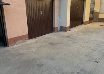 Cortile interno - Bilocale via della Chiesa, 10, Grinzane Cavour - foto 12