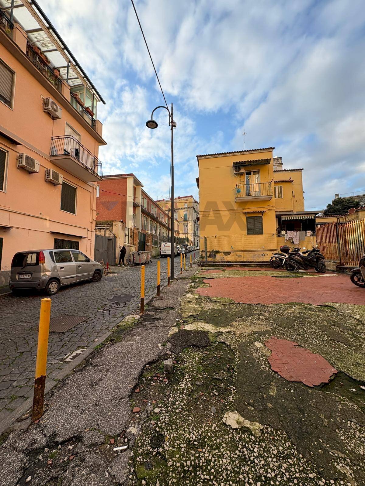 Edificio all\'aperto - Commercial Premises via Bonomo
 
60, Napoli - photo 1