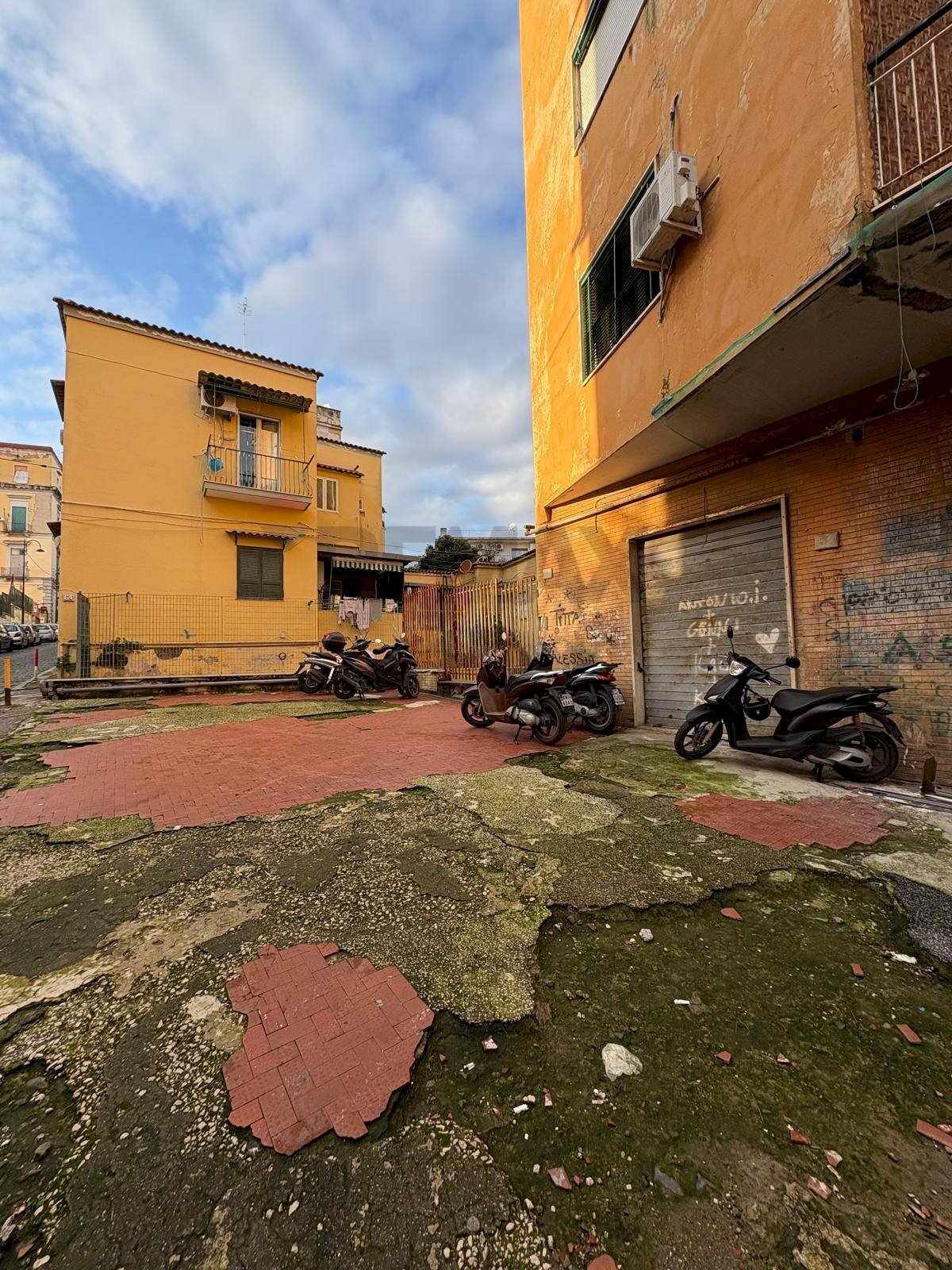 Edificio all\'aperto - Commercial Premises via Bonomo
 
60, Napoli - photo 2