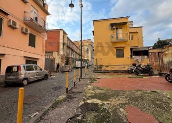 Edificio all\'aperto - Commercial Premises via Bonomo
 
60, Napoli - photo 1