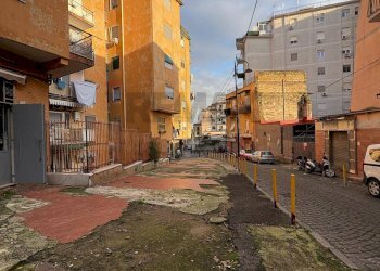 Edificio all\'aperto - Commercial Premises via Bonomo
 
60, Napoli - photo 3