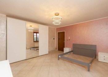 Camera da letto - Bilocale strada Rubattera, 25, Castiglione Torinese - foto 23