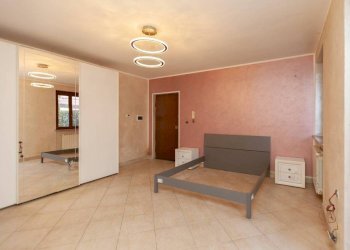 Camera da letto - Bilocale strada Rubattera, 25, Castiglione Torinese - foto 25