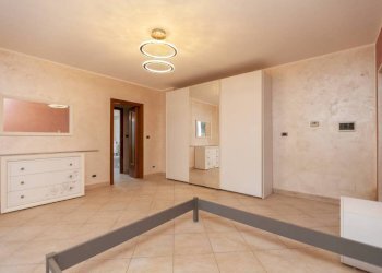 Camera da letto - Bilocale strada Rubattera, 25, Castiglione Torinese - foto 26