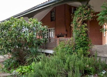 Facciata - Villa strada del Vesio, 4, Castiglione Torinese - foto 5