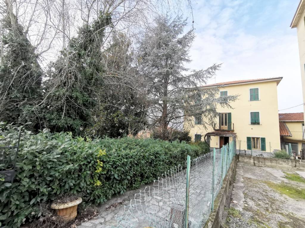 Giardino - Stabile - Palazzo corso 25 Aprile, 21, Cairo Montenotte - foto 2