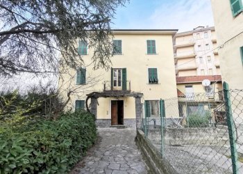 Facciata - Stabile - Palazzo corso 25 Aprile, 21, Cairo Montenotte - foto 1