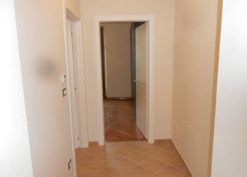 Corridoio - Bilocale corso Torino, 138, Pinerolo - foto 8