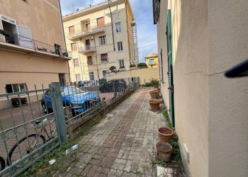 Cortile interno - Stabile - Palazzo viale Martiri della Libertà, 58, Albenga - foto 4