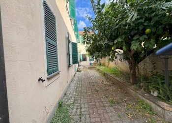 Giardino - Stabile - Palazzo viale Martiri della Libertà, 58, Albenga - foto 5