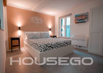 Camera da letto - Monolocale vico dei Fregoso, 11, Genova (zona Centro Storico) - foto 5