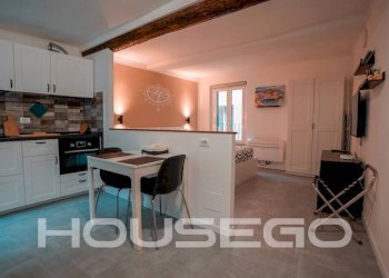 Cucina - Monolocale vico dei Fregoso, 11, Genova (zona Centro Storico) - foto 3