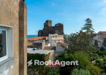 Vista - Casa indipendente via Vicario Nicolosi, 14, Aci Castello - foto 3