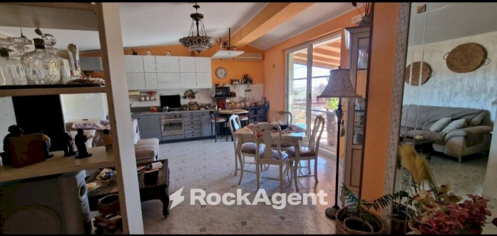 Stable - Palace via degli Oleandri, 2, Crotone - photo 1