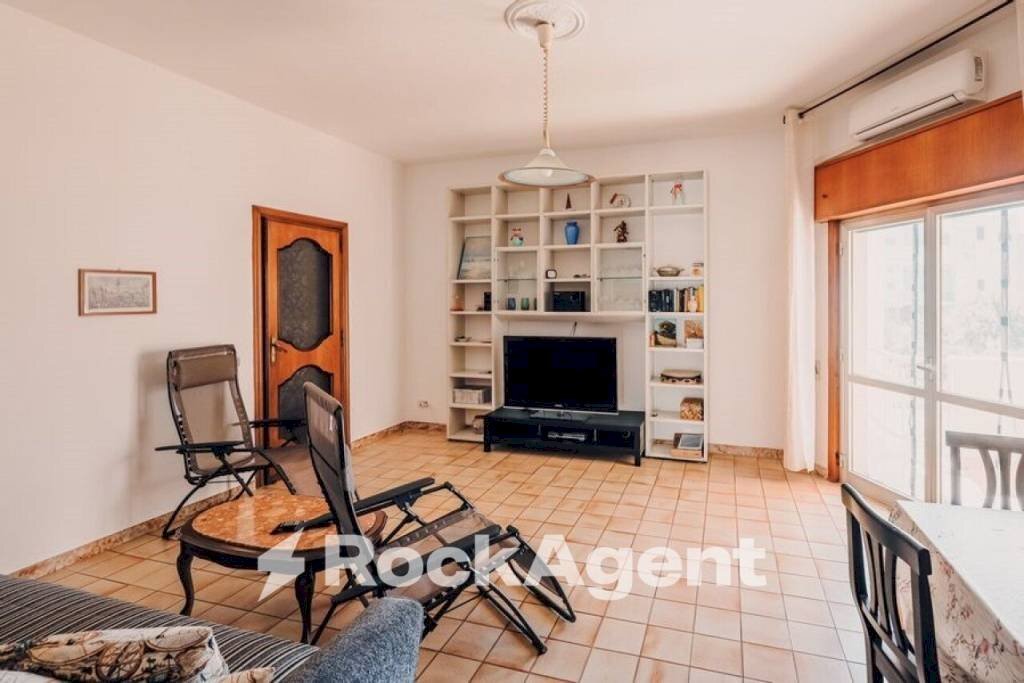 Salone - Appartamento via Casale Cerrate, 24, Lecce - foto 3