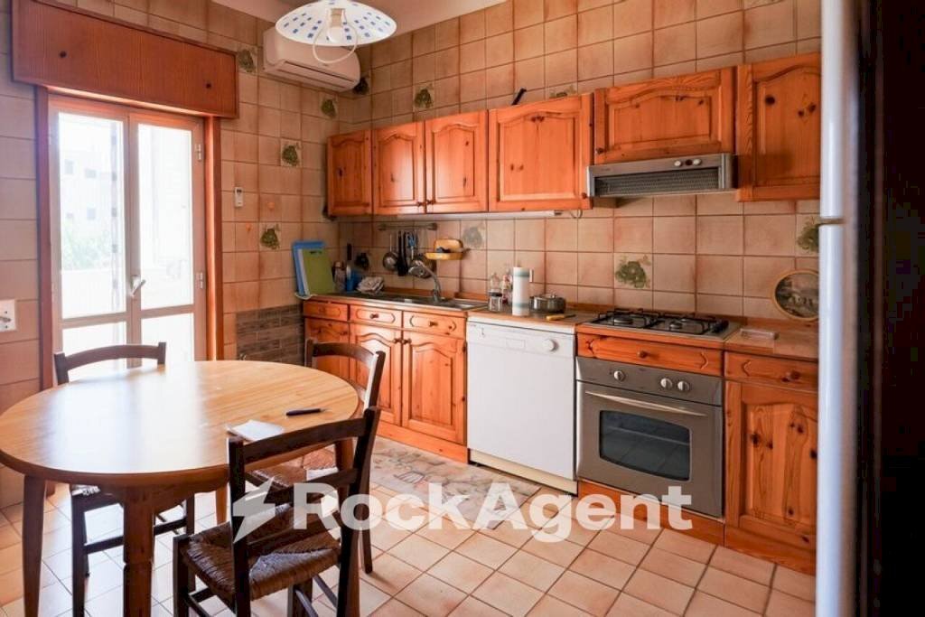 Cucina - Appartamento via Casale Cerrate, 24, Lecce - foto 2