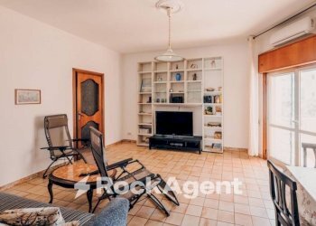 Salone - Appartamento via Casale Cerrate, 24, Lecce - foto 3