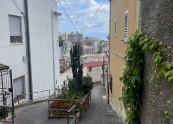 Cortile interno - Casa indipendente contrada Acqua del Conte, Messina - foto 3