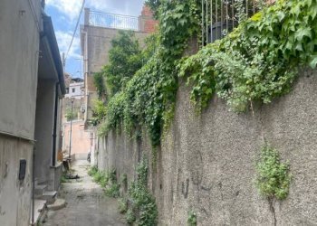 Cortile interno - Casa indipendente contrada Acqua del Conte, Messina - foto 17