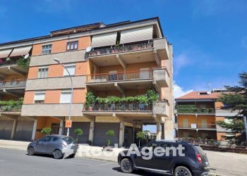 Facciata - Quadrilocale via dei Castagni, 102, Vignanello - foto 2