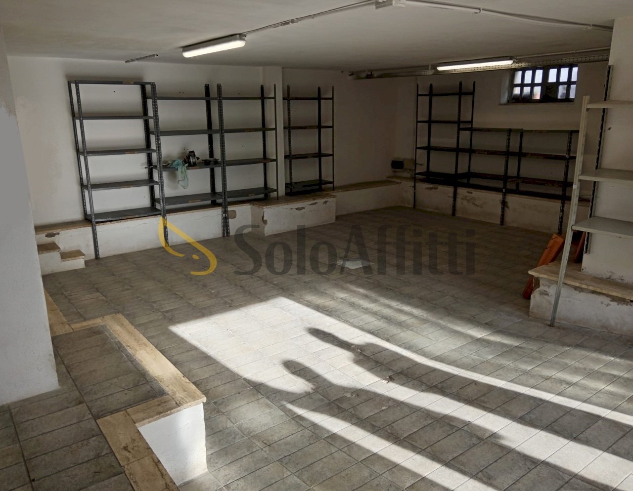 Fiumicino, Isola Sacra - locale magazzino - Warehouse Via Francesco Manfra, Fiumicino - photo 3