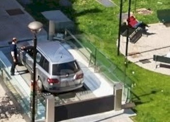 Gemini_Generated_Image_eeoptfeeoptfeeop.png - Box Bologna (zona Centro Storico) - foto 1