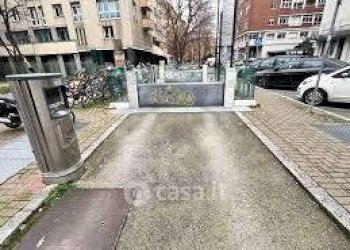 download.jpg - Box Bologna (zona Centro Storico) - foto 3