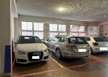 GARAGE GERUSALEMME_IMG_9594 - dimensioni grandi.jp - Box Via Gerusalemme 4, Bologna (zona Centro Storico) - foto 2