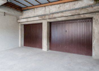 Garage spoglio con porte metalliche.png - Ufficio Via Divisione Acqui 104/a, Brescia - foto 23
