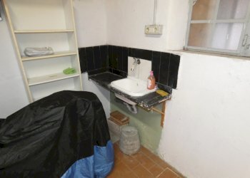 P1160130.JPG - Warehouse Via Walter Fillak, Genova (neighborhood Rivarolo) - photo 7