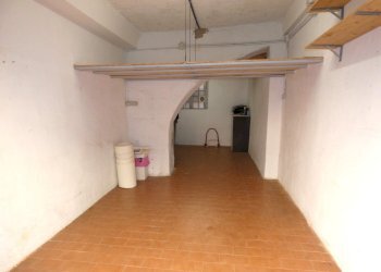 P1160131.JPG - Warehouse Via Walter Fillak, Genova (neighborhood Rivarolo) - photo 8