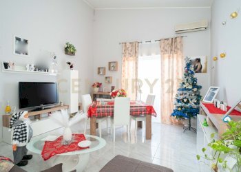 4 salone.jpg - Appartamento Via delle Ginestre snc, Pedara - foto 4