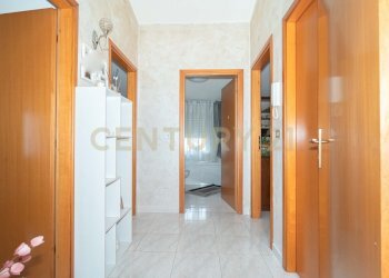 5 disimpegno.jpg - Quadrilocale Via delle Ginestre snc, Pedara - foto 5