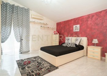 7 camera da letto 2.jpg - Quadrilocale Via delle Ginestre snc, Pedara - foto 7