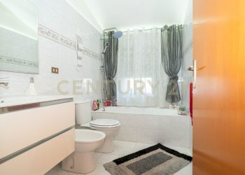 9 bagno.jpg - Quadrilocale Via delle Ginestre snc, Pedara - foto 9