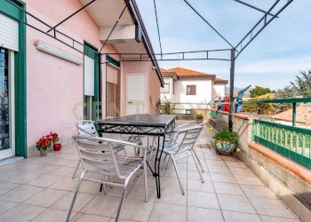 11 terrazzo .jpg - Quadrilocale Via delle Ginestre snc, Pedara - foto 11