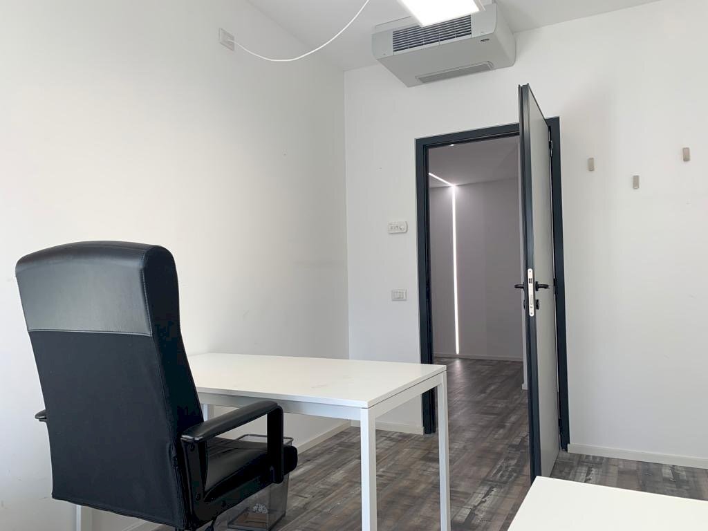 29bd600d-aeae-4fa7-a02d-a59e920104d1.JPG - Office Via Zambra  11, Trento - photo 1