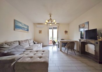 07a.jpg - Quadrilocale Via Antonio Gramsci 19, Santo Stefano di Magra - foto 9