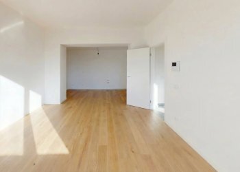 Two-room apartment Lesa - photo 5