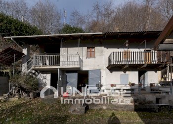 Facciata - Casa semi indipendente Via Bergera, 163, Bagnolo Piemonte - foto 12