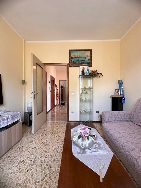 Four-room apartment Medesano - photo 2